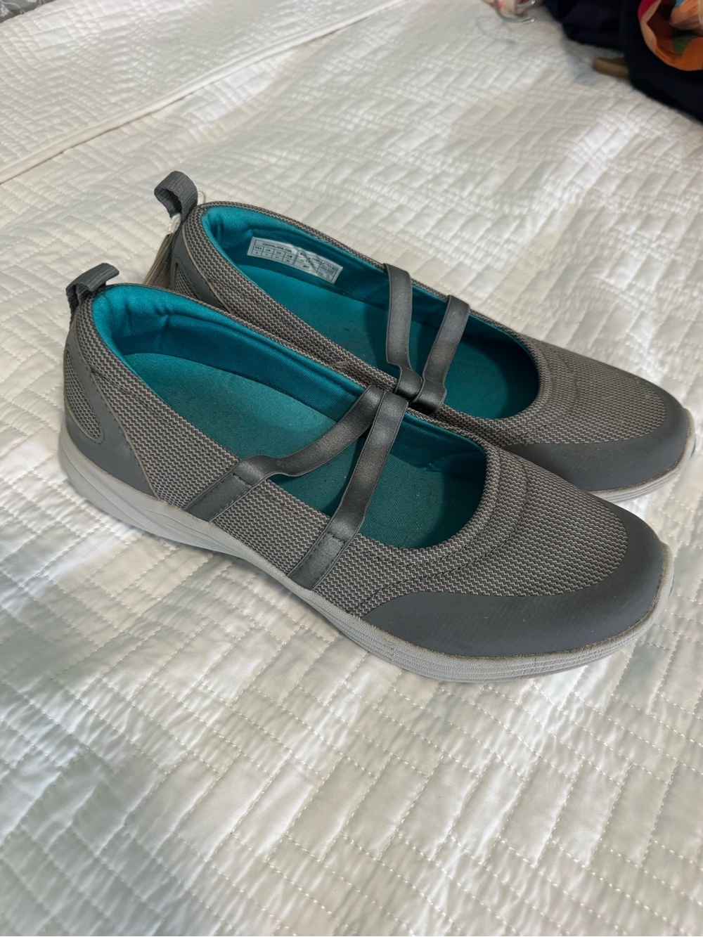 Women's Gray Slip-On Vionic Sneakers with Teal Lining - Brand New!